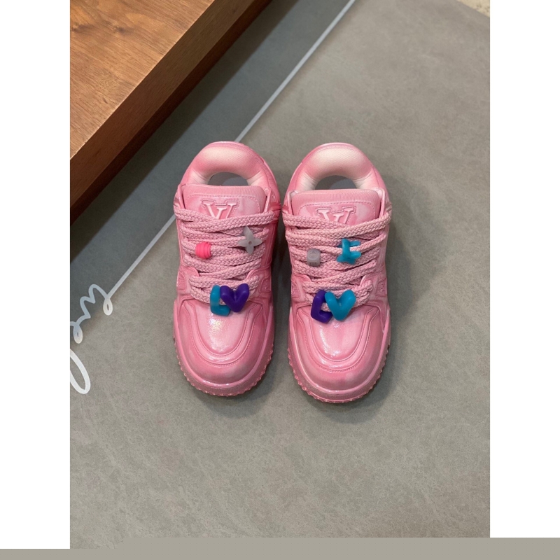 l**is V*t*n sneakers